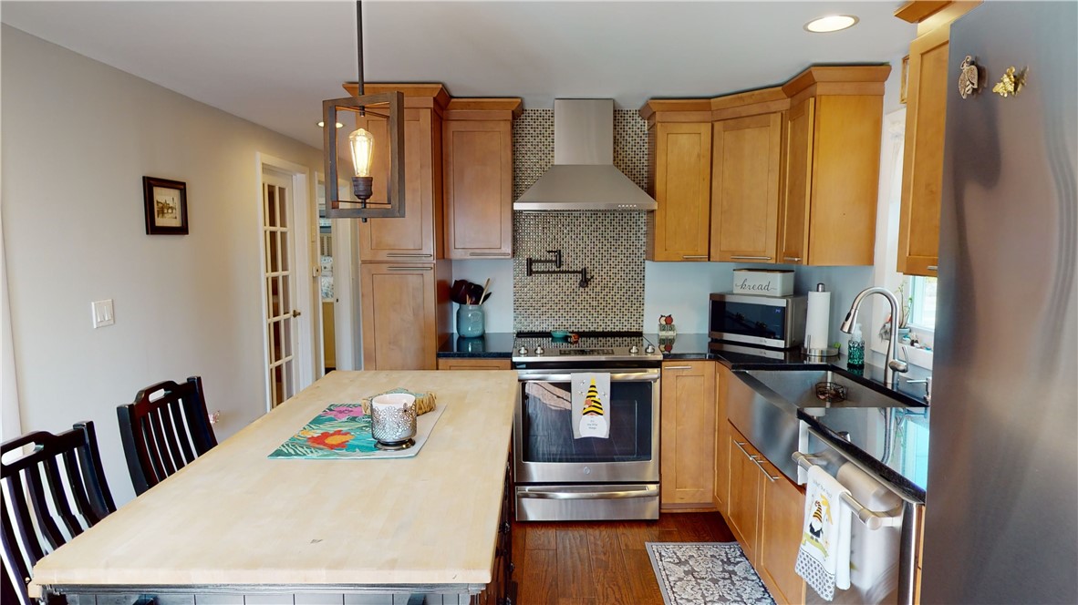 6 Regis Street Coventry, RI 02816 - Photo 4 of 33