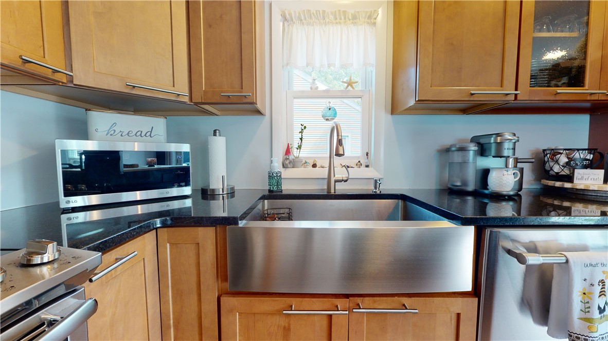 6 Regis Street Coventry, RI 02816 - Photo 5 of 33