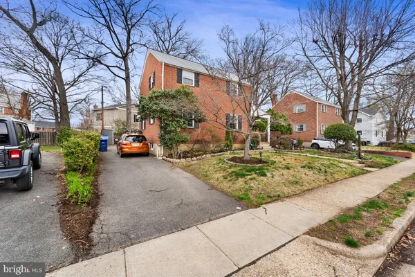 $3,400 | 4763 1st Street North, Arlington, VA 22203