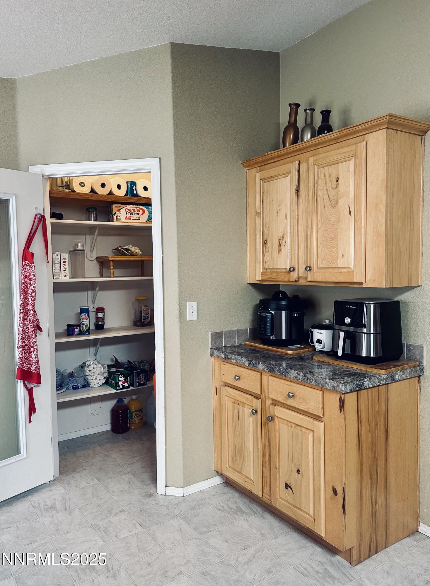 125 Spring Drive Lovelock, NV 89419 - Photo 11 of 12 a view of cabinets and window