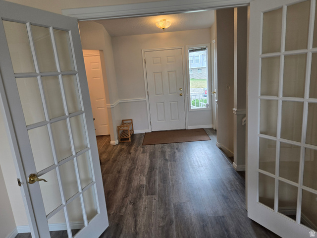 1263 Grayson Court Sandy, UT 84094 - Photo 4 of 26 Entryway