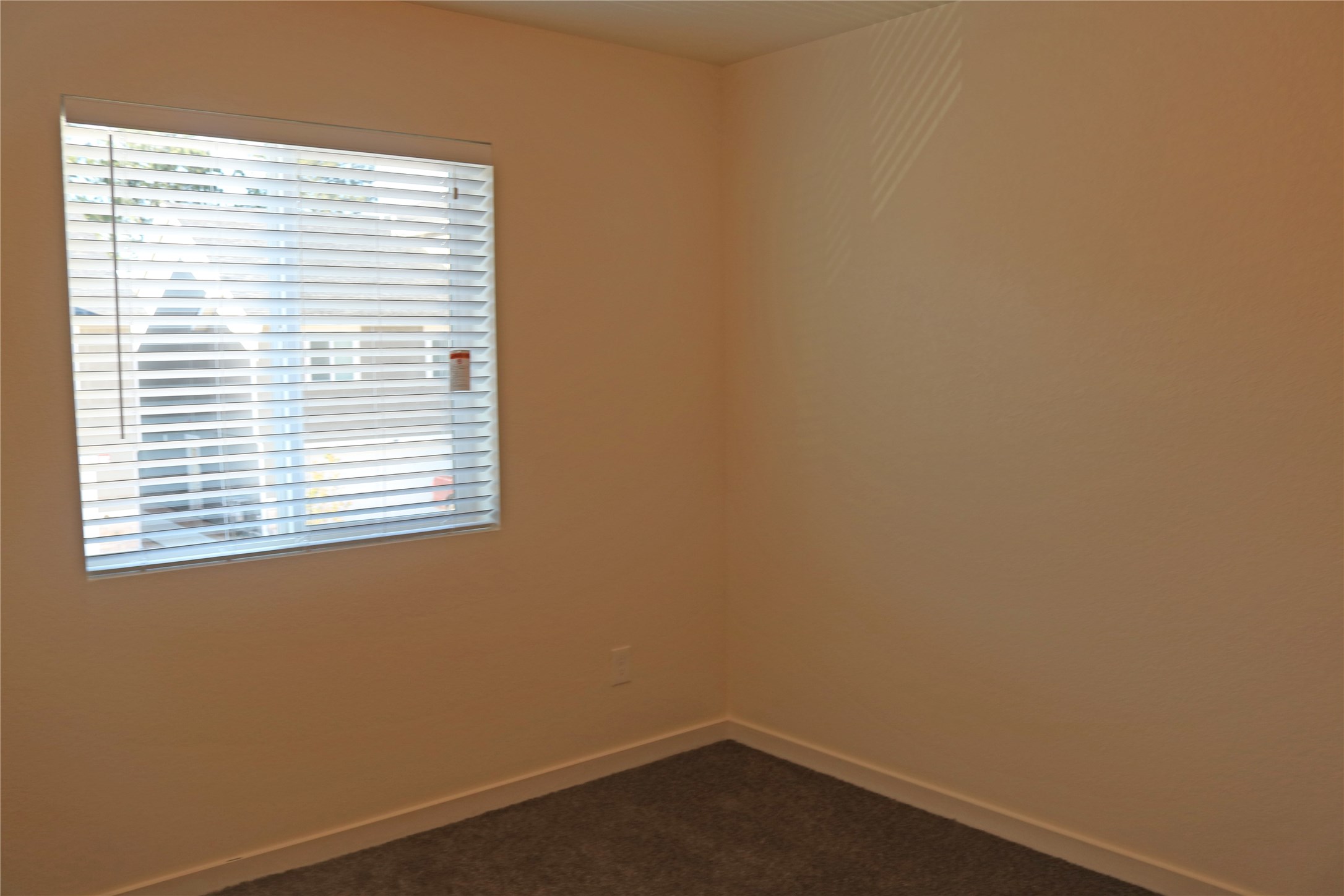 10535 Mills Road, Unit 3A Houston, TX 77070 - Photo 14 of 50 a small space with a window