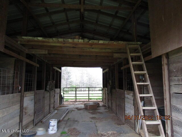 2146 Aiken Road Senatobia, MS 38668 - Photo 33 of 40 IMG_2903