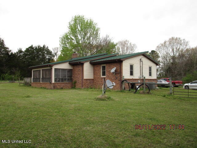 2146 Aiken Road Senatobia, MS 38668 - Photo 4 of 40 IMG_2874