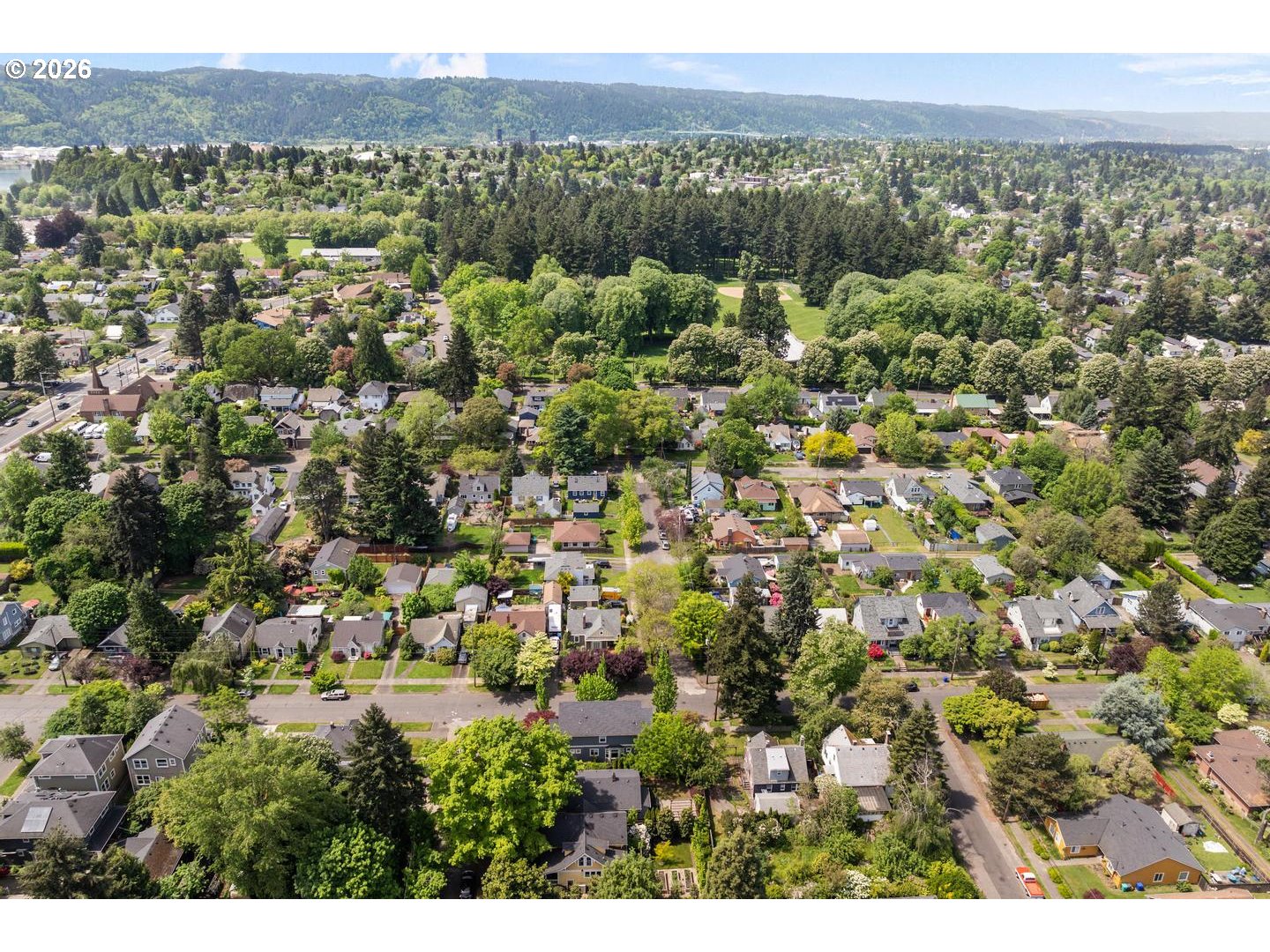 3725 North Baldwin Street Portland, OR 97217 - Photo 41 of 43 a view of a city with mountain