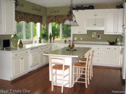 1080 Autumnview Drive Rochester, MI 48307 - Photo 5 of 20 5 Kitchen