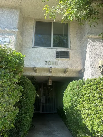 $1,850 | 7055 Etiwanda Avenue, Unit 208, Reseda, CA 91335