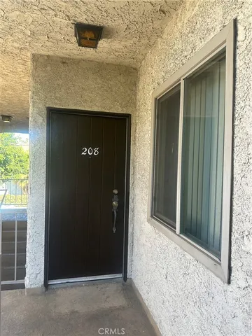 $1,850 | 7055 Etiwanda Avenue, Unit 208, Reseda, CA 91335