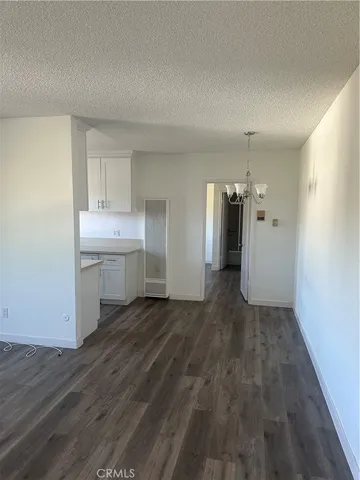 $1,850 | 7055 Etiwanda Avenue, Unit 208, Reseda, CA 91335