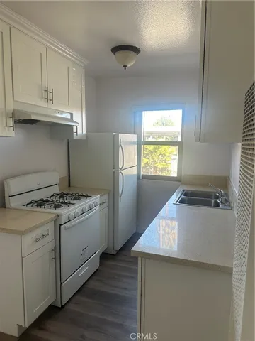 $1,850 | 7055 Etiwanda Avenue, Unit 208, Reseda, CA 91335