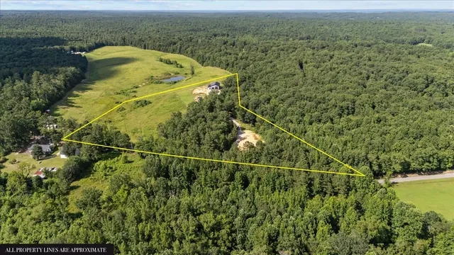 a view of a tennis court
