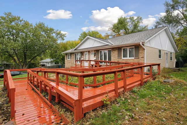 $425,000 | 514-516 Sunnyside Lane, Hopkins, MN 55343