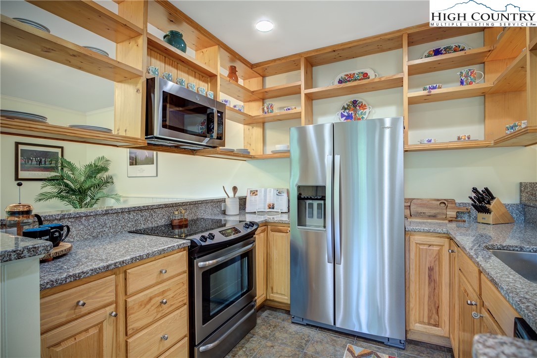 196 Wyndham Way Boone, NC 28607 - Photo 8 of 29 Gallery Image 8