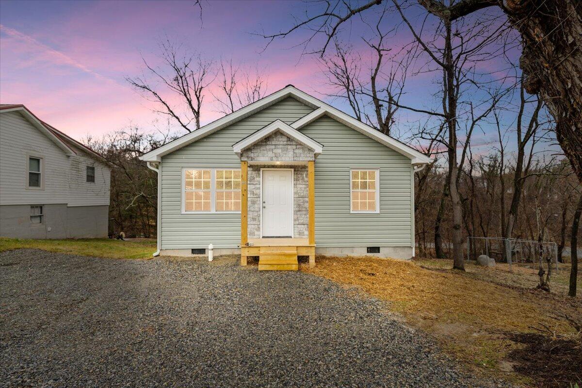 127 State Pulaski, VA 24301 - Photo 2 of 35 a view of a house with a yard and large tree
