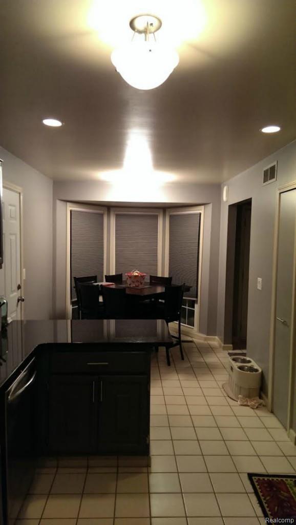 1213 Candlestick Lane, Unit 118 Rochester, MI 48306 - Photo 4 of 16 kitchen 2.jpg