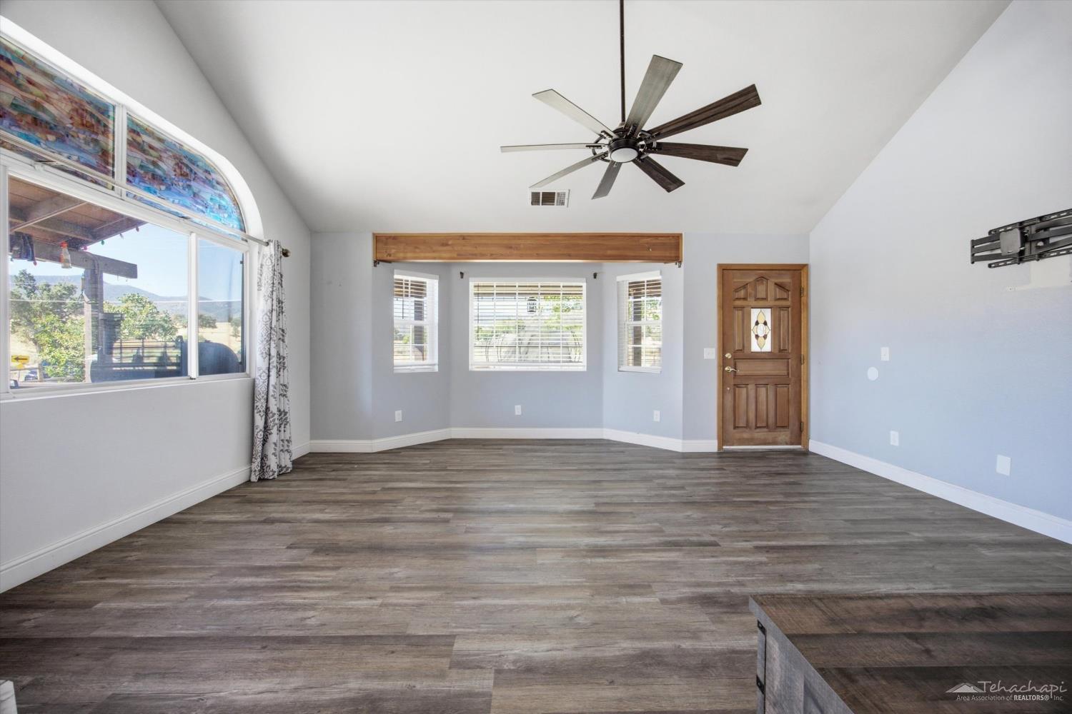 21801 Old Town Road Tehachapi, CA 93561 - Photo 9 of 38 Gallery Image 9
