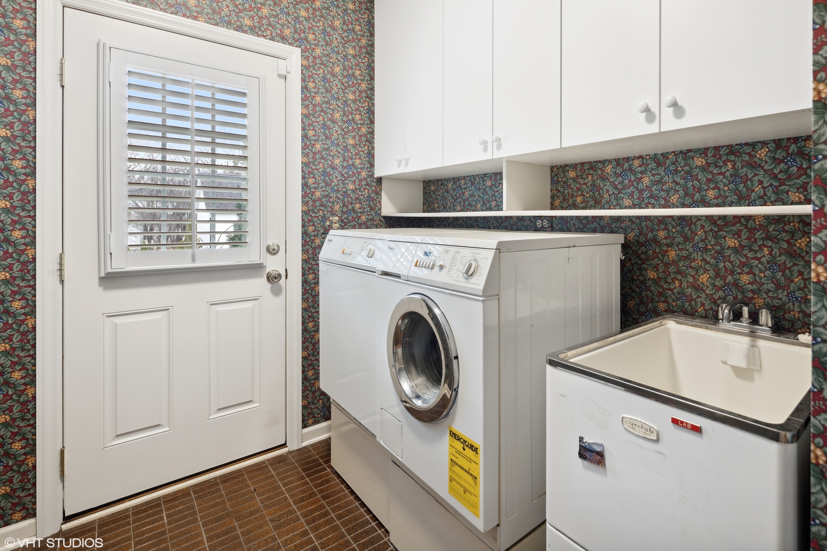 1050 South Ridge Road Lake Forest, IL 60045 - Photo 18 of 40 a utility room with dryer and washer