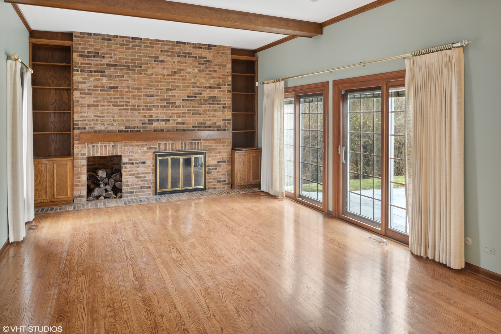 1050 South Ridge Road Lake Forest, IL 60045 - Photo 19 of 40 a view of an empty room with wooden floor and a window
