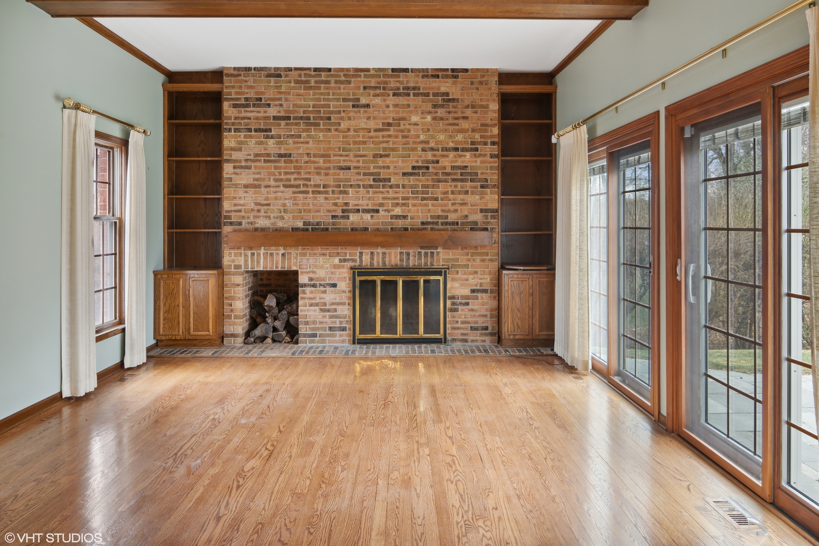 1050 South Ridge Road Lake Forest, IL 60045 - Photo 22 of 40 a view of an empty room with wooden floor and a window