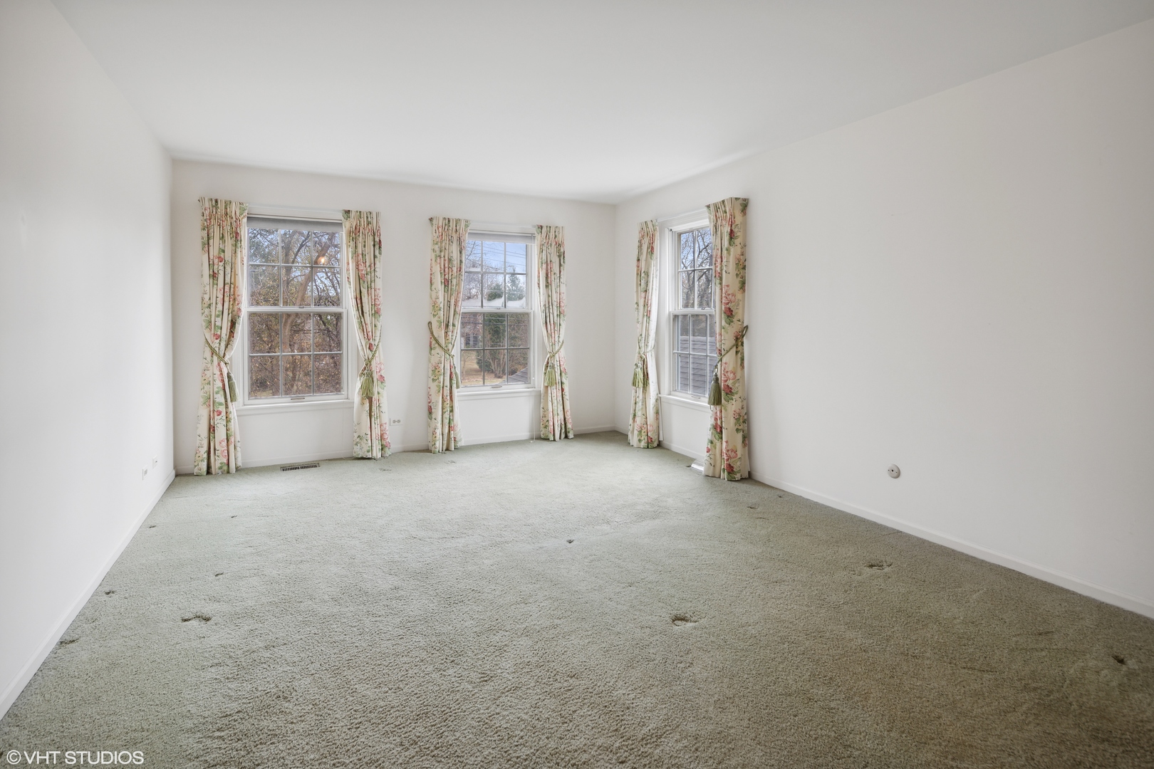 1050 South Ridge Road Lake Forest, IL 60045 - Photo 23 of 40 an empty room with a empty space and windows