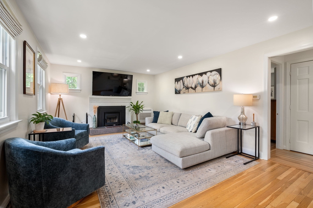 10 James Road Hanover, MA 02339 - Photo 4 of 41
