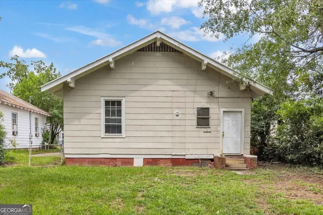 a front view of house with yard