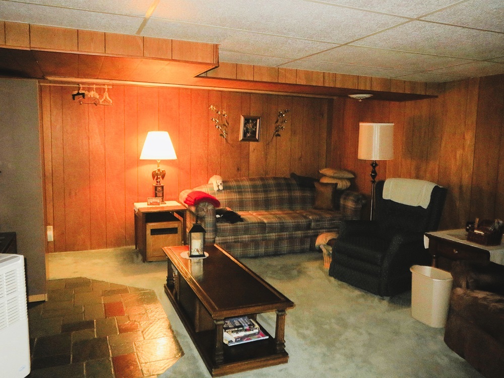 1027 Bluff Road Dixon, IL 61021 - Photo 18 of 48 a living room with a couch and a table in it