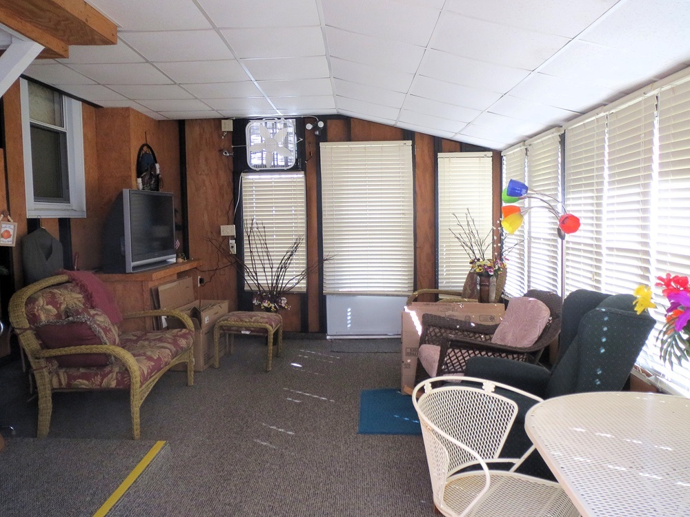 1027 Bluff Road Dixon, IL 61021 - Photo 2 of 48 a living room with furniture and a window