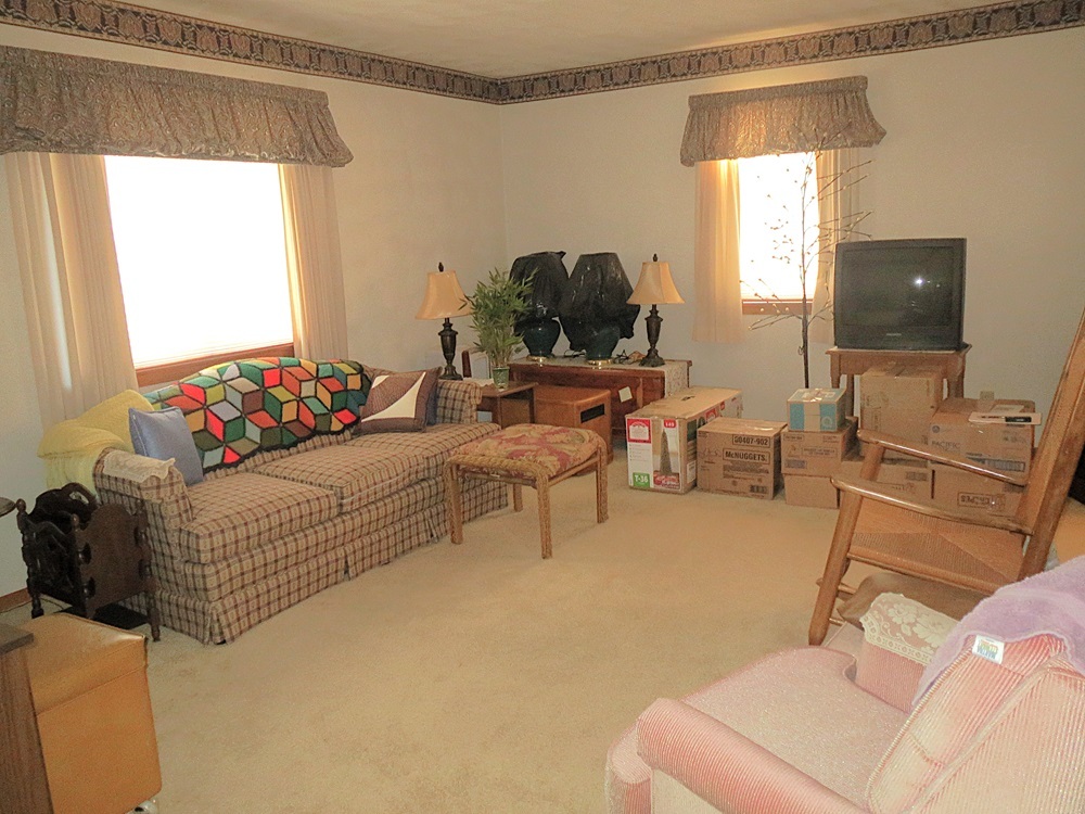 1027 Bluff Road Dixon, IL 61021 - Photo 29 of 48 a living room with furniture and a flat screen tv