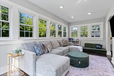 $899,900 | 384 Vine Avenue, Highland Park, IL 60035