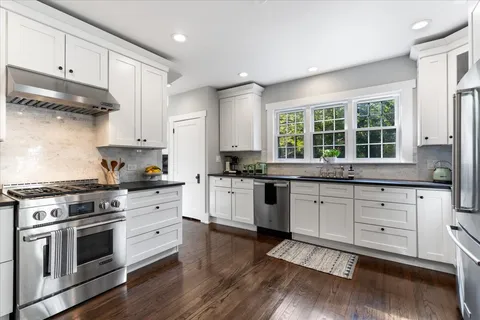 $899,900 | 384 Vine Avenue, Highland Park, IL 60035