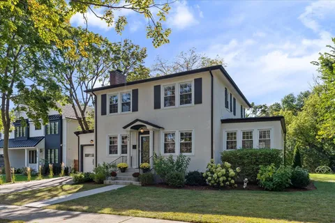 $899,900 | 384 Vine Avenue, Highland Park, IL 60035