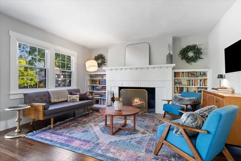 $899,900 | 384 Vine Avenue, Highland Park, IL 60035