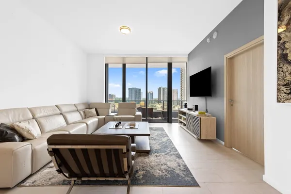 $7,200 | 1000 Brickell Plaza, Unit 1810, Miami, FL 33131