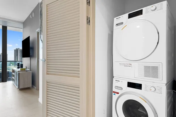 $7,200 | 1000 Brickell Plaza, Unit 1810, Miami, FL 33131