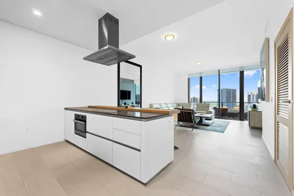 $7,200 | 1000 Brickell Plaza, Unit 1810, Miami, FL 33131