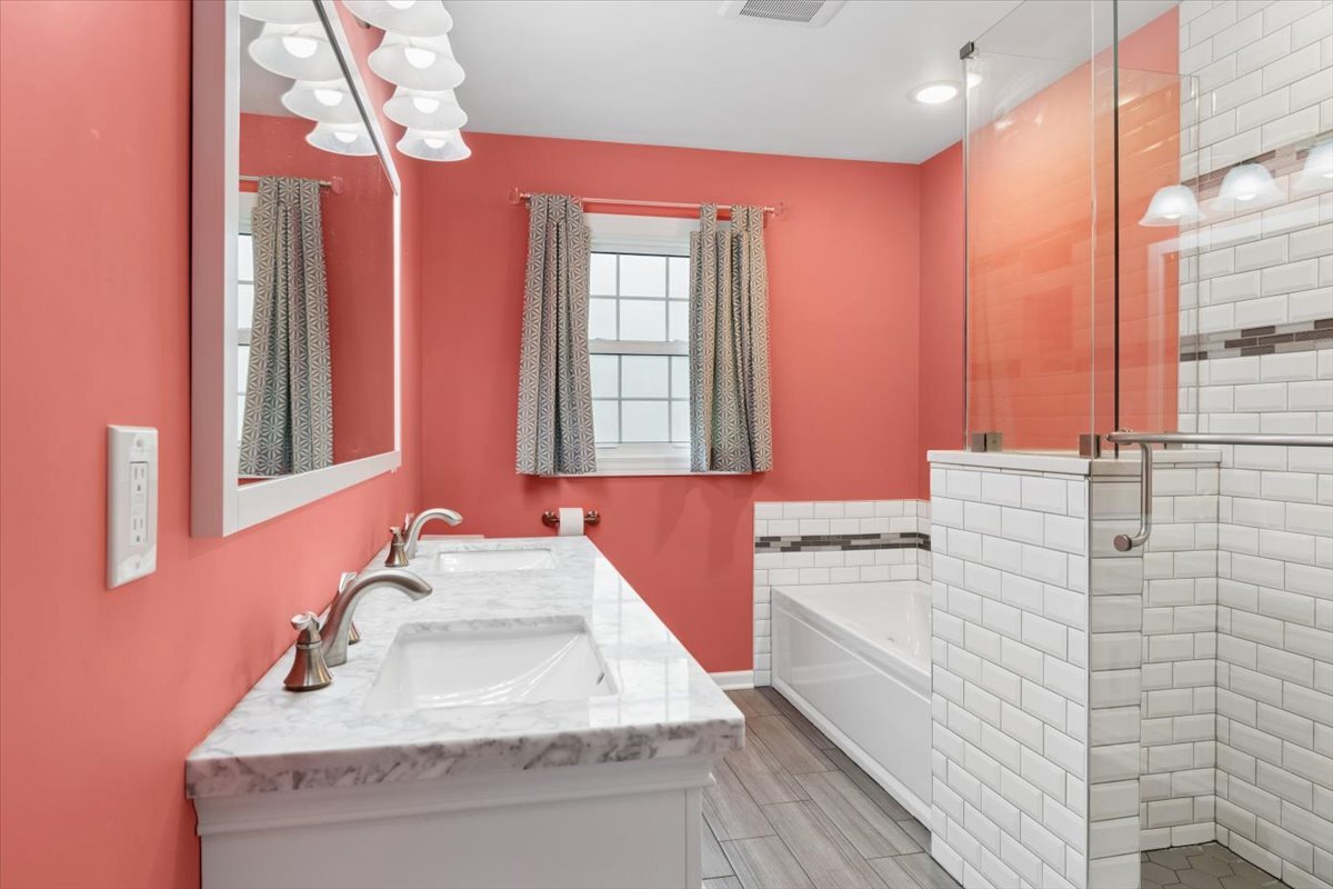 1232 Laurel Lane Naperville, IL 60540 - Photo 11 of 24 a bathroom with a sink a vanity and a bathtub