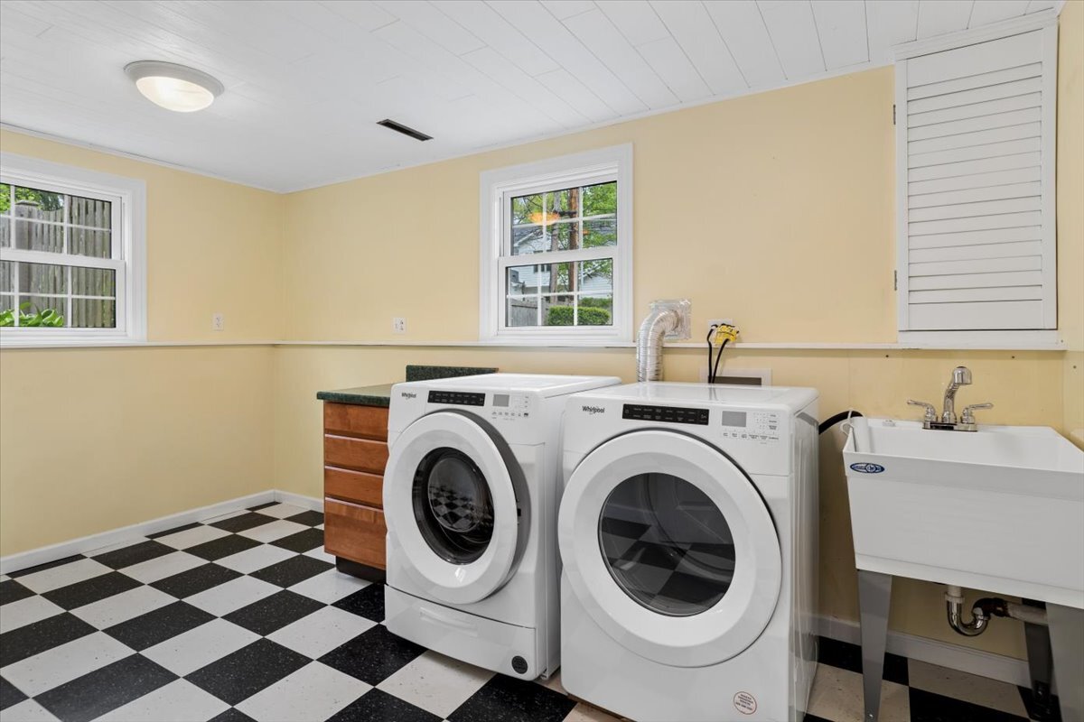 1232 Laurel Lane Naperville, IL 60540 - Photo 16 of 24 a utility room with dryer and washer