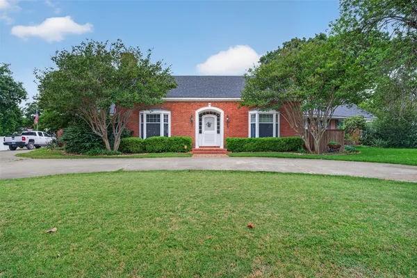 $469,000 | 437 Craig Street, Hillsboro, TX 76645
