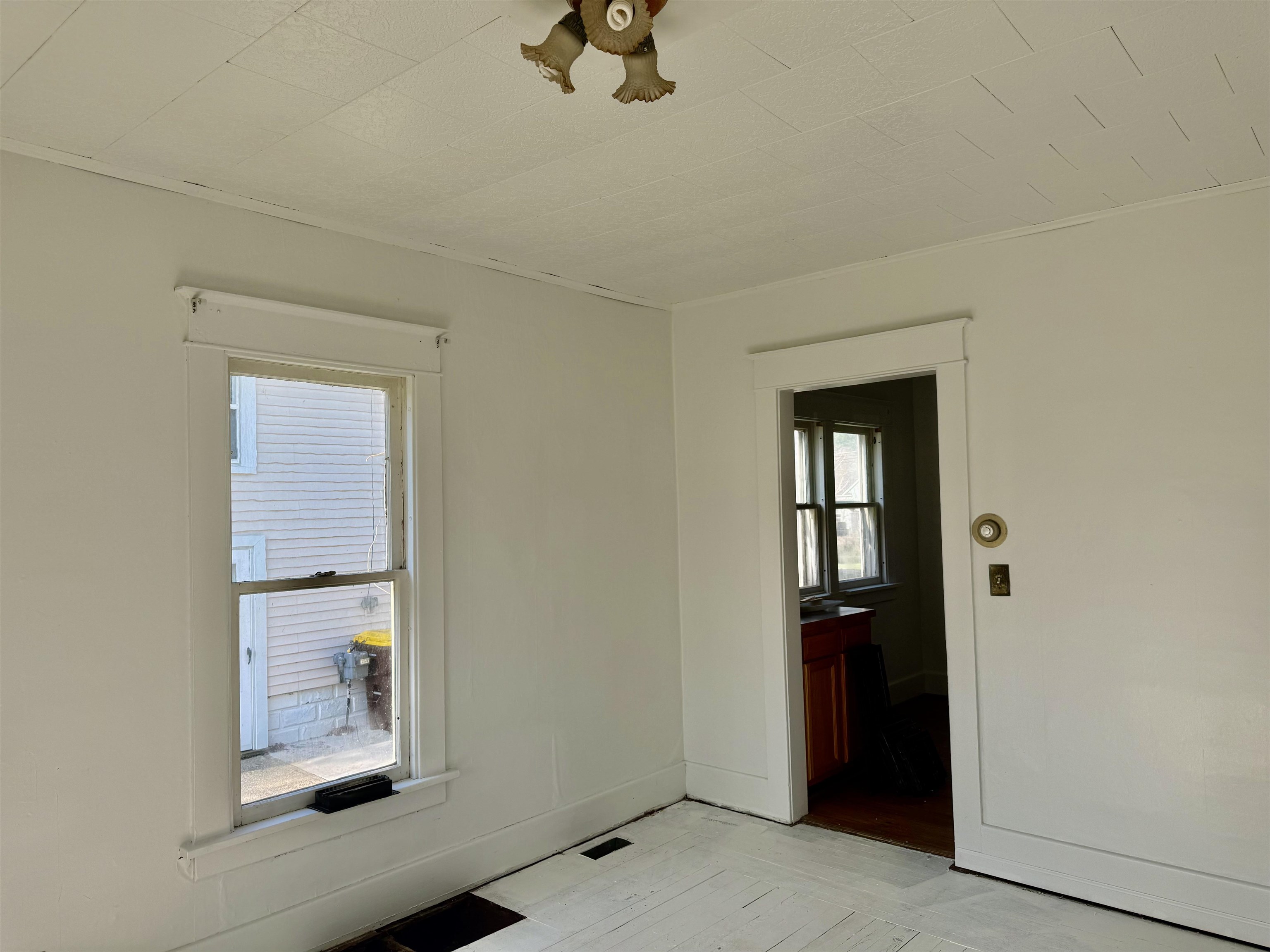 222 Rockingham Avenue Alma, MI 48801 - Photo 9 of 20 1944077-faedb4d1-610c-4f2e-b331-d46f6948dd58.JPG
