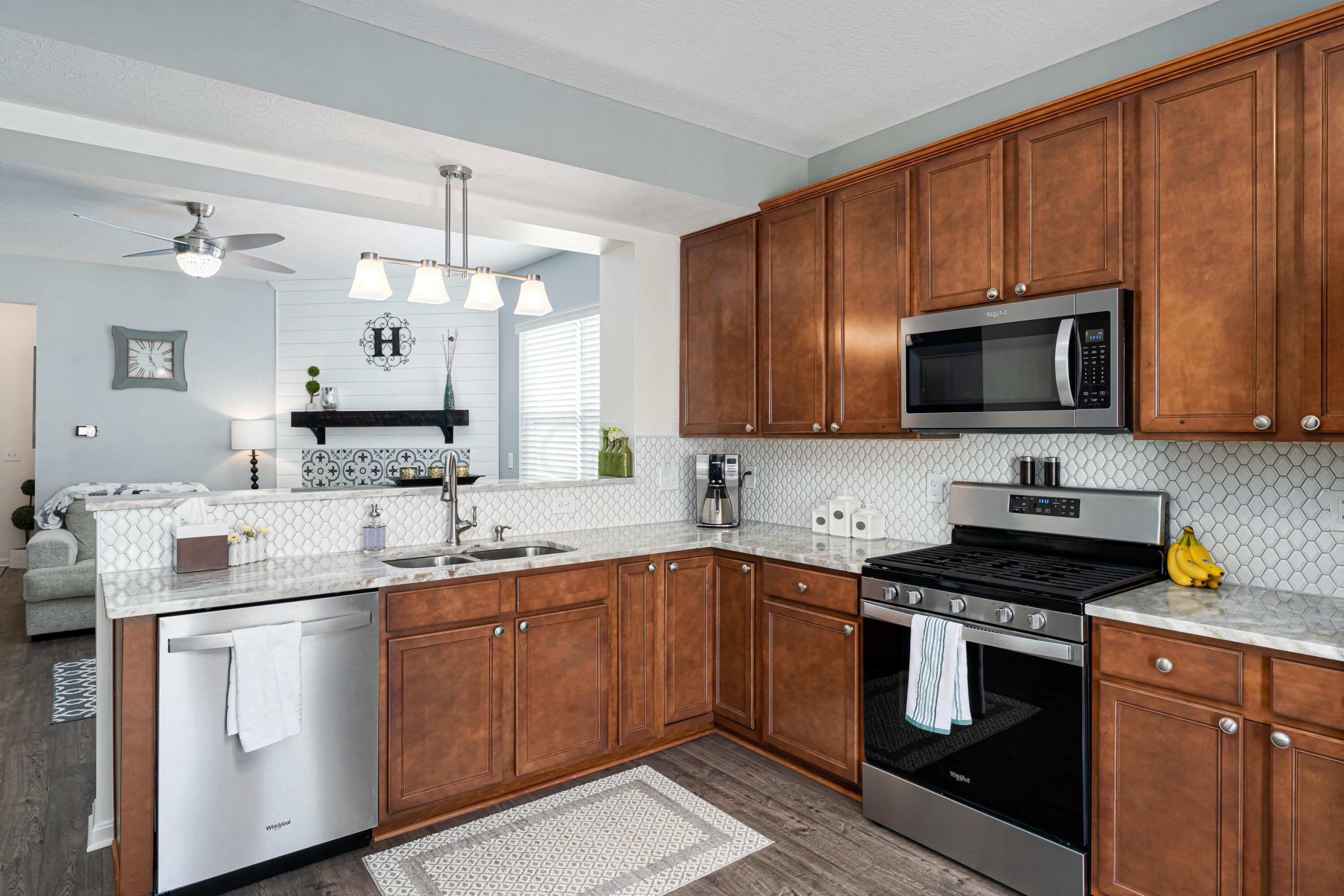 6056 Heckert Road Columbus, OH 43081 - Photo 14 of 42 New Stainless Steel Appliances.