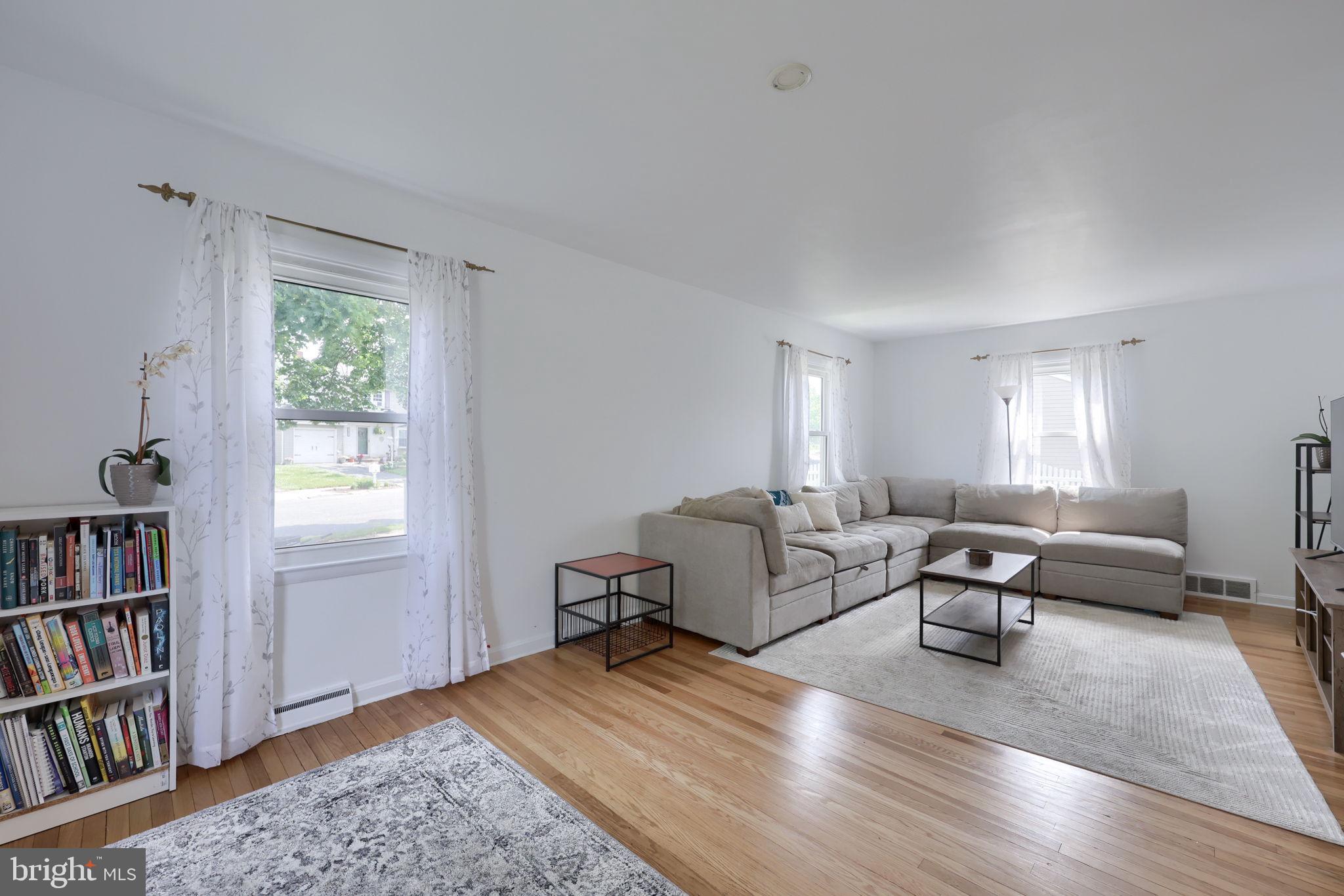 1604 Robert Road Lancaster, PA 17601 - Photo 4 of 36