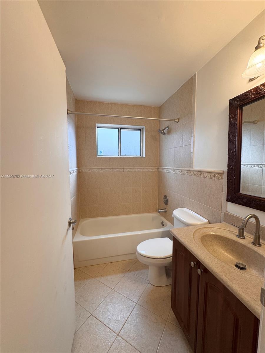 17910 Southwest 137th Court Miami, FL 33177 - Photo 14 of 25 a bathroom with a sink a toilet and bathtub