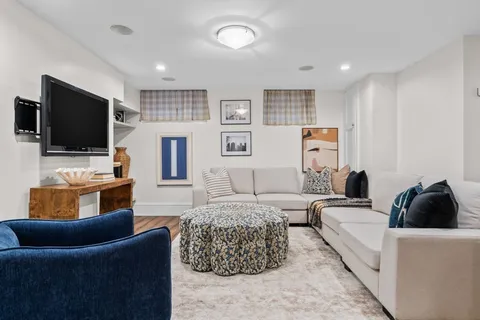 $6,600,000 | 15 West Cedar Street, Boston, MA 02108