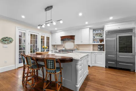 $6,600,000 | 15 West Cedar Street, Boston, MA 02108