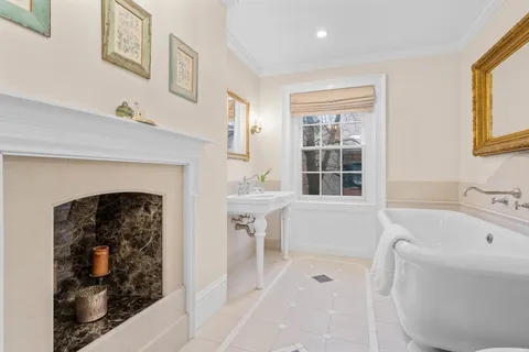 $6,600,000 | 15 West Cedar Street, Boston, MA 02108