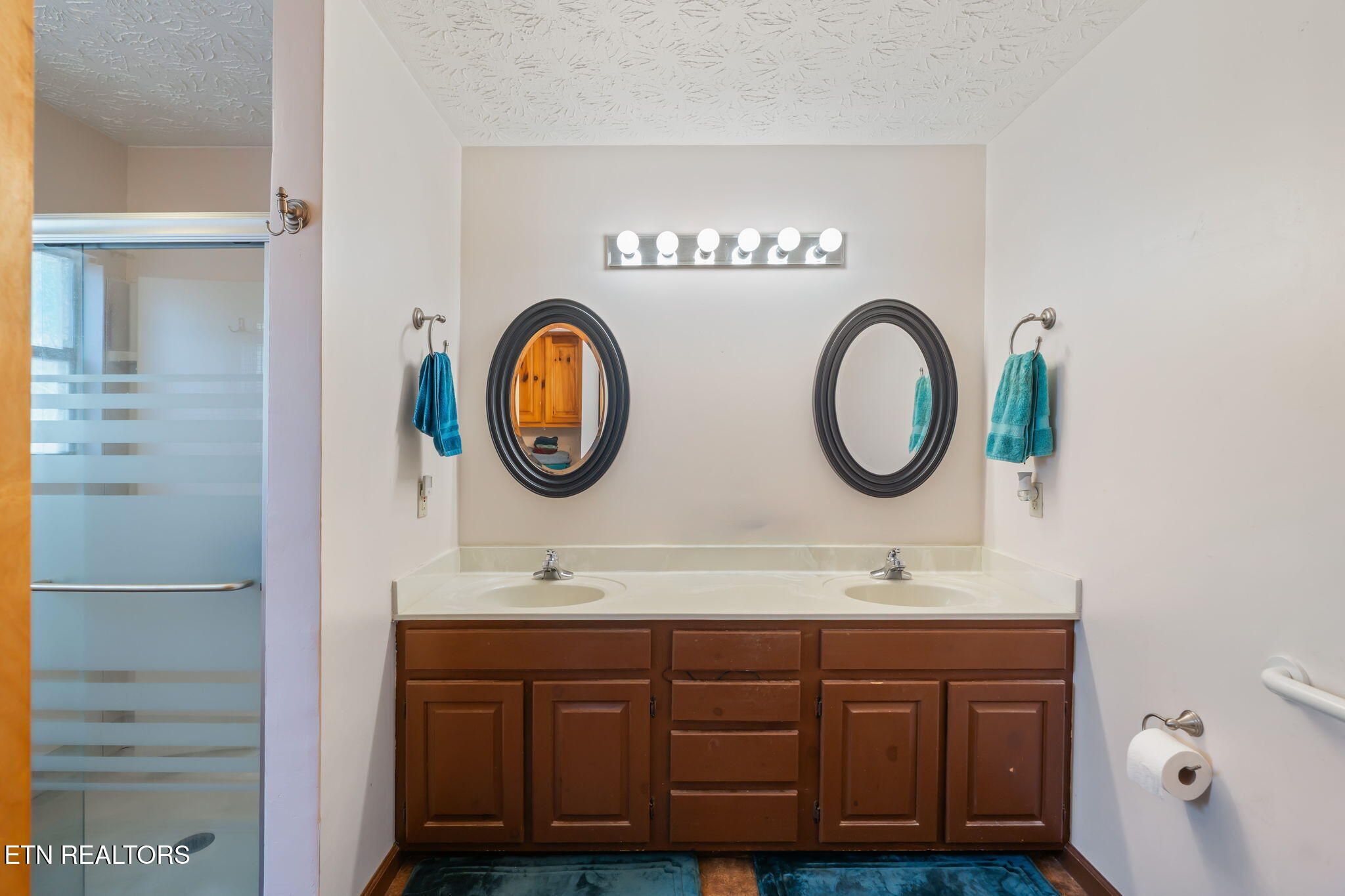 279 Sub Road Cosby, TN 37722 - Photo 17 of 42 Bathroom