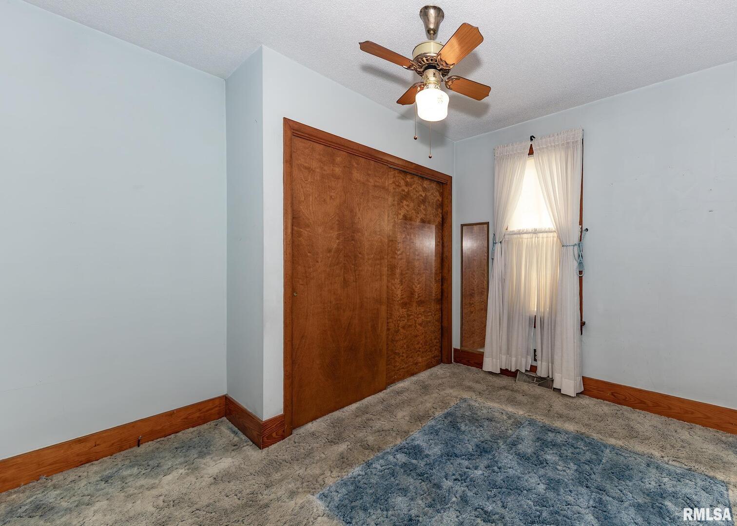 304 South 5th Avenue New Windsor, IL 61465 - Photo 15 of 29 a view of entryway with window