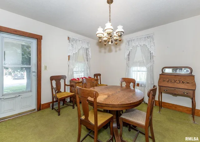 $115,000 | 304 South 5th Avenue, New Windsor, IL 61465