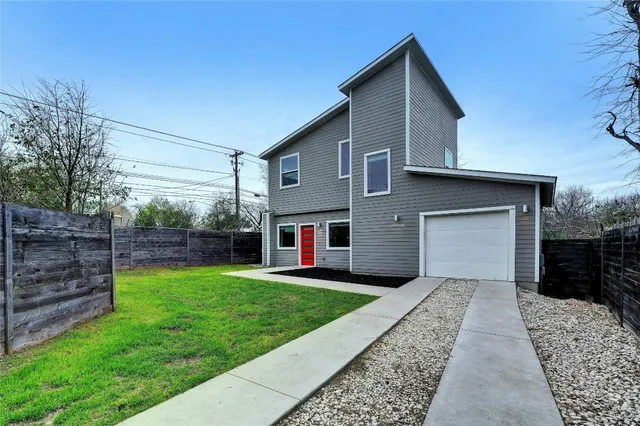 $2,200 | 6902 Carver Avenue, Unit B, Austin, TX 78752